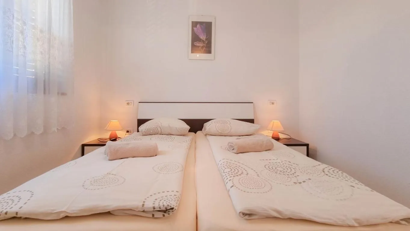 Lucijana Apartment Novigrad