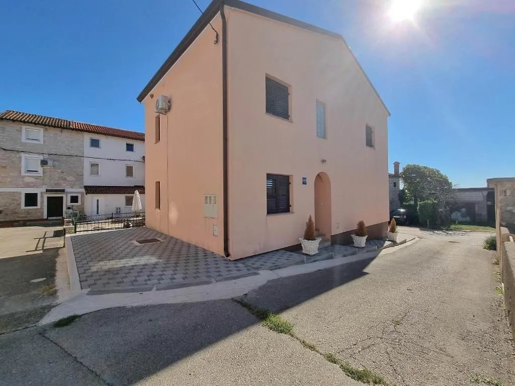 Lucijana Apartment Novigrad